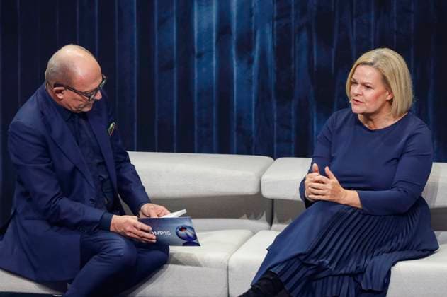 Stefan Schulze Hausmann and Nancy Faeser at the presentation of the 16 German Sustainability Award 2023 at the Maritim Hotel Düsseldorf, 24 11 2023 Foto:xR.xSchmiegeltx xFuturexImagex nachhaltigkeitspreis_3248
