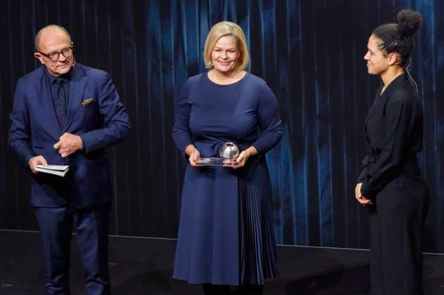 Stefan Schulze Hausmann, Nancy Faeser and Celia Sasic at the presentation of the 16 German Sustainability Award 2023 at the Maritim Hotel Düsseldorf, 24 11 2023 Foto:xR.xSchmiegeltx xFuturexImagex nachhaltigkeitspreis_3250