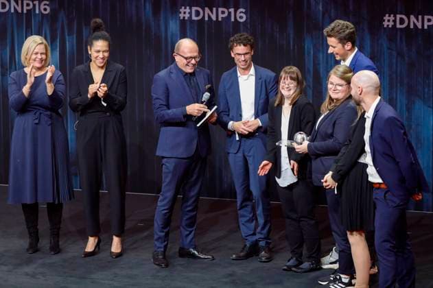Nancy Faeser and Celia Sasic with award winners at the presentation of the 16 German Sustainability Award 2023 at the Maritim Hotel Düsseldorf, 24 11 2023 Foto:xR.xSchmiegeltx xFuturexImagex nachhaltigkeitspreis_3255