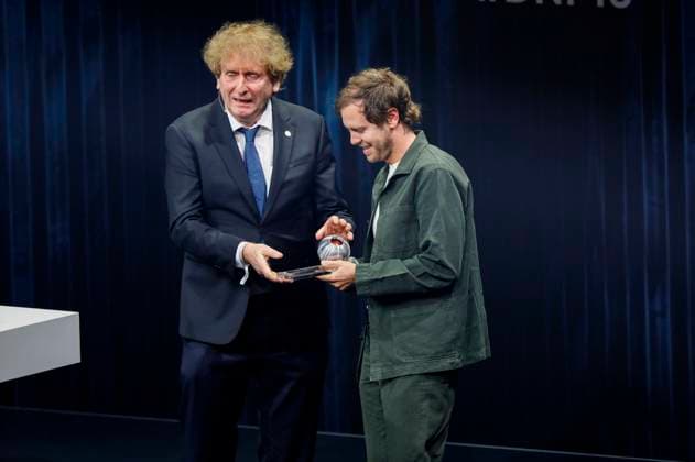 Michael Braungart and Sebastian Vettel at the presentation of the 16 German Sustainability Award 2023 at the Maritim Hotel Düsseldorf, 24 11 2023 Foto:xR.xSchmiegeltx xFuturexImagex nachhaltigkeitspreis_3263