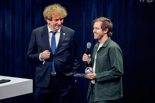 Michael Braungart and Sebastian Vettel at the presentation of the 16 German Sustainability Award 2023 at the Maritim Hotel Düsseldorf, 24 11 2023 Foto:xR.xSchmiegeltx xFuturexImagex nachhaltigkeitspreis_3264