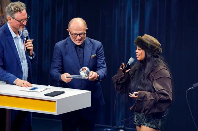 Eckart von Hirschhausen, Stefan Schulze Hausmann and Zoe Wees at the presentation of the 16 German Sustainability Award 2023 at the Maritim Hotel Düsseldorf, 24 11 2023 Foto:xR.xSchmiegeltx xFuturexImagex nachhaltigkeitspreis_3275