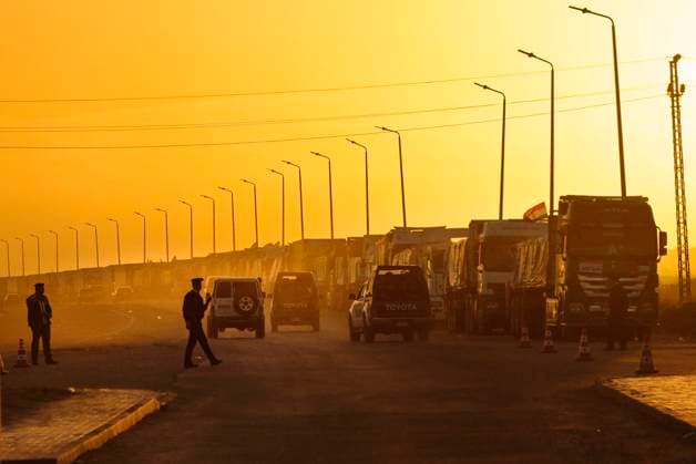 Alexander De Croo visits Egypt RAFAH, EGYPT -NOVEMBER 24 : Alexander De Croo (Open Vld), Prime Minister visits Egypt - Gaza Border , rows of trucks waiting for crossing into Gaza after ceasefire is enacted, pictured on November 24, 2023 in Rafah, Egypt, 24 11 23 Rafah Egypt  Copyright: xPhilipxReynaersx