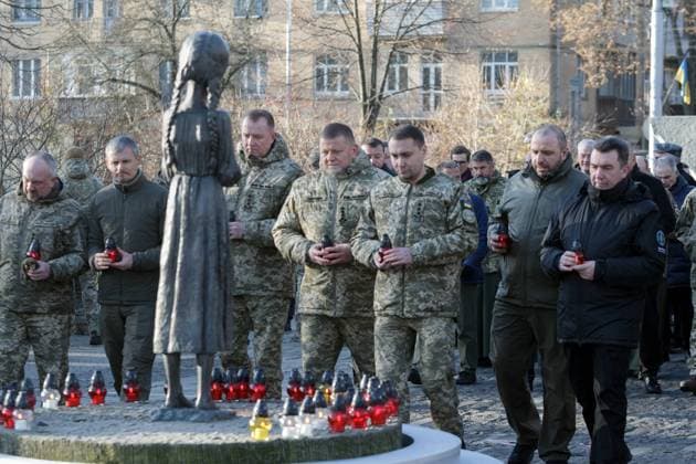 KYIV, UKRAINE - NOVEMBER 25, 2023 - Secretary of the National Security and Defense Council of Ukraine Oleksiy Danilov, Minister of Defence of Ukraine Rustem Umerov, chief of the Defence Intelligence of Ukraine, Lieutenant General Kyrylo Budanov, Commander-in-Chief of the Armed Forces of Ukraine, General Valerii Zaluzhnyi and Chief of the General Staff of the Armed Forces of Ukraine, Lieutenant General Serhii Shaptala (R to L) leave vigil lanterns at the Bitter Memory of Childhood monument during the events commemorating the 90th anniversary of the Holodomor of 1932-1933, the genocide of the Ukrainian people, at the National Museum of the Holodomor-Genocide on Holodomor Remembrance Day, Kyiv, capital of Ukraine. On the fourth Saturday of Nov  Copyright: xKirillxChubotinx
