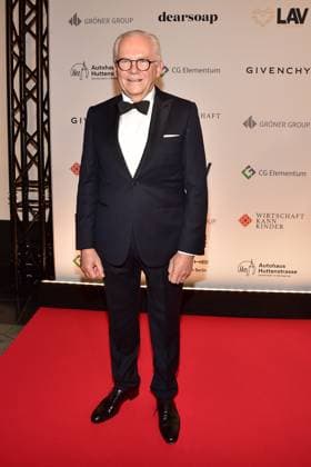 Wirtschaft kann Kinder Charity Gala 2023 Prof. Dr. Rüdiger Grube (ehem. Bahn-Vorstand) Zum 3. Mal Wirtschaft kann Kinder Charity Gala 2023 Spendengala für mehr Chancengerechtigkeit für Kinder in Deutschland in Berlin, am 25.11.2023 *** Wirtschaft kann Kinder Charity Gala 2023 Prof Dr Rüdiger Grube For the 3rd Wirtschaft kann Kinder Charity Gala 2023 fundraising gala for more equal opportunities for children in Germany in Berlin, on 25 11 2023 Photopress Mueller