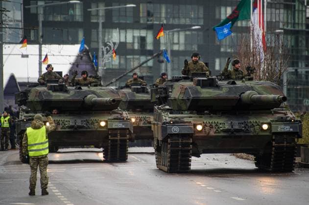 News Themen der Woche KW47 News Bilder des Tages November 25, 2023, Vilnius, Lithuania: German army main battle tanks Leopard 2A6 take part in a military parade during Armed Forces Day in Vilnius. Armed Forces Day honours the restoration of the Lithuania armed forces on November 23, 1918. The military parade commemorating the holiday is being held this year on November 25 in Vilnius. Both Lithuanian military and allies from NATO countries took part in the parade, totaling about 1,400 people and 100 pieces of military equipment. Vilnius Lithuania - ZUMAs197 20231125_aaa_s197_162 Copyright: xYauhenxYerchakx