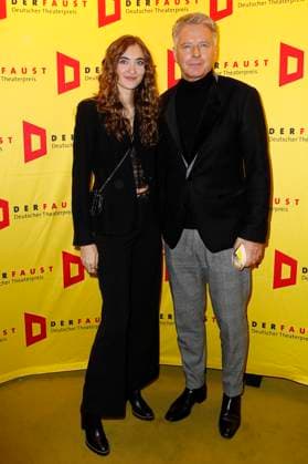 Jörg Pilawa with daughter Emmy at the award ceremony for the 18 German Theater Prize Faust 2023 at the Thalia Theater Hamburg, 25 11 2023 Foto:xH.xHartmannx xFuturexImagex faust_3167