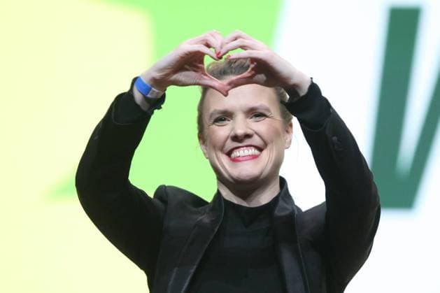 Karlsruhe, Baden-Württemberg, Deutschland, 26.11.2023: 49. Bundesdelegiertenkonferenz der Partei Bündnis90 Die Grünen: Terry Reintke, Spitzenkandidatin für die Europawahl, nach ihrer Nominierung für die Spitzenkandidatur der Europäischen Grünen *** Karlsruhe, Baden Württemberg, Germany, 26 11 2023 49 Federal Delegates Conference of the Bündnis90 Die Grünen party Terry Reintke, lead candidate for the European elections, after her nomination as lead candidate of the European Greens Copyright: xdtsxNachrichtenagenturx dts_26456