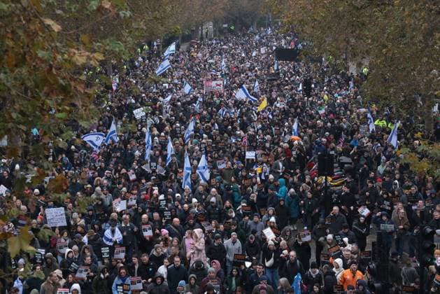 Bilder des Jahres 2023, News 11 November News Themen der Woche KW47 News Bilder des Tages . 26 11 2023. London, United Kingdom. March Against Antisemitism. Members of the British Jewish community & supporters hold March Against Antisemitism starting from the Royal Courts of Justice.  xMartynxWheatleyx xi-Imagesx IIM-24843-0009