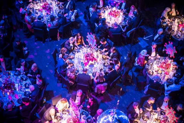 Entertainment Themen der Woche KW47 Entertainment Bilder des Tages 26.11.2023 xesx Frankfurt am Main, Alte Oper 23. FRANKFURTER OPERNGALA Attraktion der Gala ist das Dinner auf der Drehbühne *** 26 11 2023 xesx Frankfurt am Main, Alte Oper 23 FRANKFURTER OPERNGALA The attraction of the gala is the dinner on the revolving stage ES