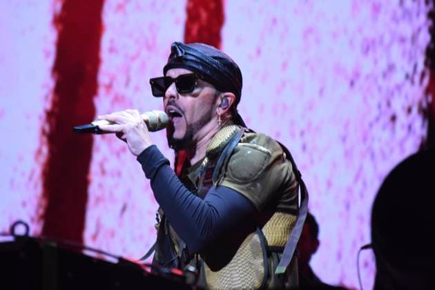November 26, 2023, Mexico City, Ciudad de Mexico, Mexico: November 25, 2023, Mexico City, Mexico: Llandel Veguilla known as Yandel member of the Puerto Rican Reggaeton Duo Wisin & Yandel, performs on stage as part of the Coca Cola Flow Fest 2023 Reggaeton music Festival at Autodromo Hermanos Rodriguez. on November 25, 2023 in Mexico City, Mexico. Mexico City Mexico - ZUMAe321 20231126_zea_e321_122 Copyright: xEssenexHernandez xEyepixxGroupx