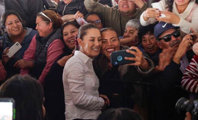 November 26, 2023, Mexico City, Mexico City, Mexico: CLAUDIA SHEINBAUM, sole candidate of the MORENA party for the next presidential elections in Mexico in 2024, spending time and taking pictures with the people during the beginning of her pre-campaign in one of the largest municipalities of Mexico City, Iztapalapa. Mexico City Mexico - ZUMAs310 20231126_zip_s310_008 Copyright: xLuisxExSalgadox