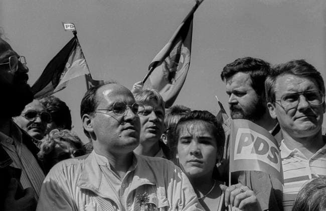 Erster Mai DDR, Berlin, 30.04.1990, 1. Mai 1990, Kundgebung am Reichstag, Gregor Gysi, Genossen, Â *** First May GDR, Berlin, 30 04 1990, 1 May 1990, rally at the Reichstag, Gregor Gysi, comrades, Â