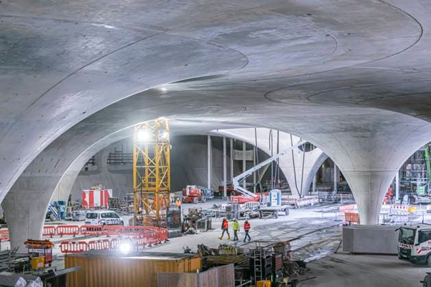 Baden-Württemberg, Baustelle Hauptbahnhof Stuttgart Unterirdische Kathedrale: zwei Jahre vor Inbetriebnahme sind die Rohbauarbeiten am neuen Hauptbahnhofs abgeschlossen. Das Dach des künftigen unterirdischen Durchgangsbahnhof ist geschlossen. Es wird getragen von 28 sogenannten Kelchstützen. 27.11.2023: Stuttgart, Baden-Württemberg, Deutschland, Europa *** Underground cathedral Two years before commissioning, the shell of the new main station has been completed The roof of the future underground through station is closed It is supported by 28 so-called chalice-shaped columns 27 11 2023 Stuttgart, Baden Württemberg, Germany, Europe