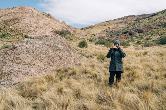 Creative Highlights Symbolbilder Frau fotografiert den Fotografen, Cabo Dos Bahias, Chubut, Argentinien, Südamerika *** Woman photographed the Photographers, Cabo Dos Bahias, Chubut, Argentina, South America Copyright: imageBROKER/SaschaxSelli-Grabowski ibxsse09906500.jpg ,model released, Symbolfoto ,property released