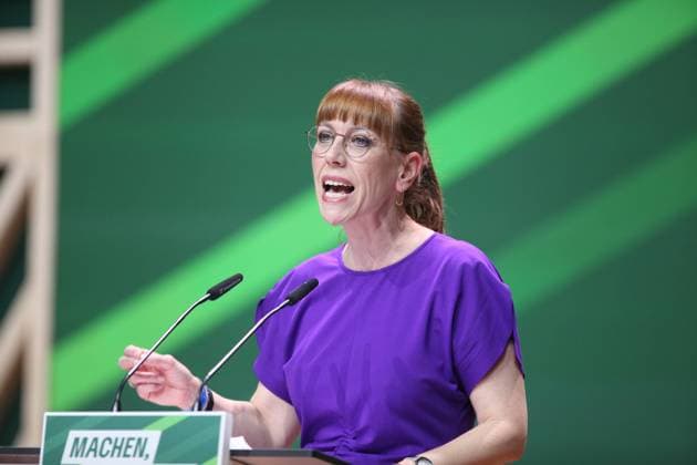 Karlsruhe, Baden-Württemberg, Deutschland, 26.11.2023: 49. Bundesdelegiertenkonferenz der Partei Bündnis90 Die Grünen: Katja Meier, Justizministerin Sachsen *** Karlsruhe, Baden Württemberg, Germany, 26 11 2023 49 Federal Delegates Conference of the Bündnis90 Die Grünen party Katja Meier, Minister of Justice Saxony Copyright: xdtsxNachrichtenagenturx dts_26437