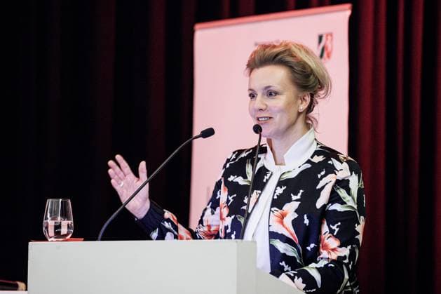 27 11 2023 Düsseldorf Science Minister Ina Brandes presents the 2023 State Teaching Prizes The State Teaching Prize will be awarded for the third time after 2019 and 2021 There are five catego