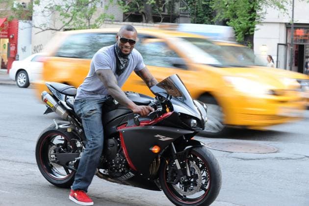 RESTRICTIONS APPLY Cool Rider: Tyson Beckford sits atop his Yamaha YZF-R1 motorcycle in Greenwich Village in NYC 30525, NEW YORK, NEW YORK - Wednesday April 29 2009. GERMANY OUT FRANCE OUT ITALY OUT AUSTRALIA OUT NEW ZEALAND OUT EASTERN EUROPE OUT Cool Rider: Tyson Beckford sits atop his Yamaha YZF-R1 motorcycle in Greenwich Village in NYC. , Credit:Hector Vallenilla, PacificCoastNews.com Avalon United States, New York  Copyright: xHectorxVallenilla,xPacificCoastNews.comx xAvalonx 0524160117