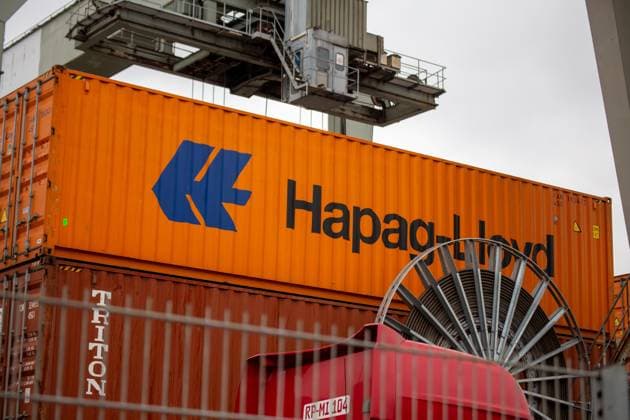 Containerumschlag im Hafen von Mannheim. Der Mannheimer Hafen ist einer der größten Binnenhafen Deutschlands *** Container handling in the port of Mannheim The port of Mannheim is one of the largest inland ports in Germany Copyright: xx