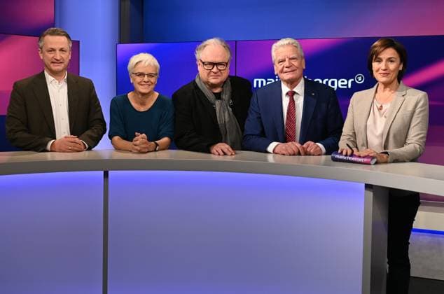 News Themen der Woche KW48 News Bilder des Tages Journalist Nikolaus Blome, l-r, Journalistin Ulrike Herrmann, Sänger Heinz Rudolf Kunze, Politiker Joachim Gauck, Moderatorin Sandra Maischberger zu Gast in der ARD Talkshow Maischberger *** Journalist Nikolaus Blome, l r, journalist Ulrike Herrmann, singer Heinz Rudolf Kunze, politician Joachim Gauck, presenter Sandra Maischberger as guests on the ARD talk show Maischberger
