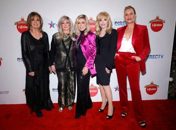 Entertainment Bilder des Tages BEVERLY HILLS, CA 0 NOVEMBER 28: Linda Gray, Morgan Fairchild, Donna Mills, Loni Anderson and Nicollette Sheridan at Gift Of A Lifetime Red Carpet Event at The Melbourne in Beverly Hills, California on November 28, 2023. Copyright: xFayexSadoux