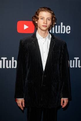 YouTube Music Artist Dinner Award 2023 Berq at the YouTube Music Artist Dinner Award 2023 at Grill Royal on 28 11 2023 in Berlin Copyright: xEventpressxKochanx
