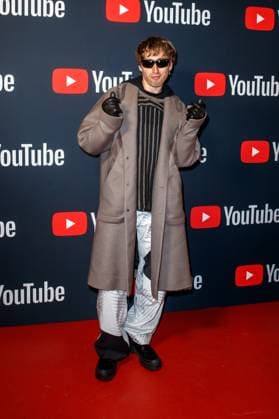 YouTube Music Artist Dinner Award 2023 Maurice Ernst Bilderbuch at the YouTube Music Artist Dinner Award 2023 at Grill Royal on 28 11 2023 in Berlin Copyright: xEventpressxKochanx