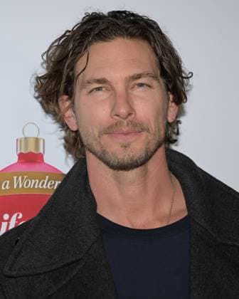 November 28, 2023, Beverly Hills, California, United States: Adam Senn attends the Gift of a Lifetime Blue Star Families Charity Event. Beverly Hills United States - ZUMAb173 20231128_aap_b173_030 Copyright: xBillyxBennightx