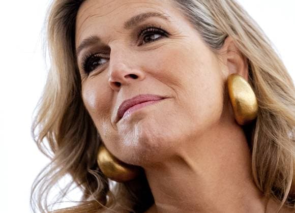 Entertainment Themen der Woche KW48 Entertainment Bilder des Tages PARIS - Queen Maxima during a working visit to Maison Europeenee de la Photographie where she views the exhibition Viviane Sassen Ã Phosphor: Art & Fashion and talks to young photographers. ANP REMKO DE WAAL netherlands out - belgium out  Copyright: xx x485019310x originalFilename: 485019310.jpg