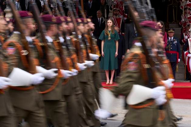 Bilder des Jahres 2023, Entertainment 11 November Entertainment Themen der Woche KW48 Entertainment Bilder des Tages 29-11-2023 Madrid Princess Leonor and King Felipe and Queen Letizia outside the Spanish parliament before the new opening session of the parliament in Madrid. No Spain Â  Copyright: xPPEx