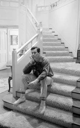 Film Send Me No Flowers Actor Rock Hudson at the set of the film during a break Los Angeles, CA USA  Copyright: xLeoxFuchsx R0548-Hudson-SMNF
