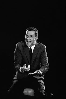 Film Send Me No Flowers Actor Tony Randall poses for a series of goofy portraits to promote the film Los Angeles, CA USA  Copyright: xLeoxFuchsx R0566-Randall-SMNF