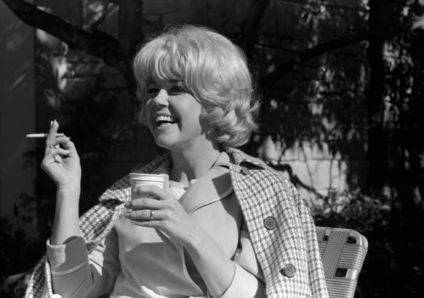 Film Send Me No Flowers Actress Doris Day at the film set during a break Los Angeles, CA USA  Copyright: xLeoxFuchsx R0583-Day-SMNF