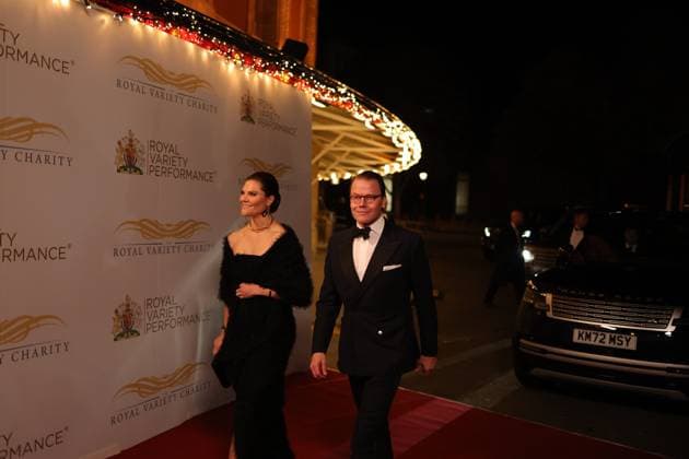 Image Licensed to Parsons Media. 30 11 2023. London, United Kingdom. The Royal Variety Performance. Royal Albert Hall. The Prince and Princess of Wales attend the Royal Variety Performance at the Royal Albert Hall, together with The Crown Princess of Sweden and Prince Daniel.  Copyright: xAndrewxParsonsx xParsonsxMediax PAR-8565-0019