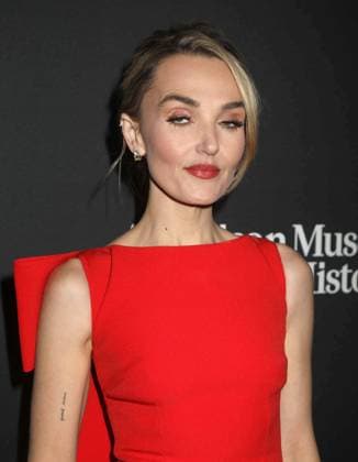 November 30, 2023, New York, New York, USA: Actress CHLOE FINEMAN seen at the red carpet arrivals for 2023 American Museum of Natural HistoryÃ¢â‚¬â ¢s annual Ã¢â‚¬ËœThe Museum GalaÃ¢â‚¬â ¢ event. New York USA - ZUMAk03_ 20231130_zaf_k03_032 Copyright: xNancyxKaszermanx
