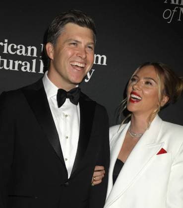 November 30, 2023, New York, New York, USA: COLIN JOST and SCARLETT JOHANSSON seen at the red carpet arrivals for 2023 American Museum of Natural HistoryÃ¢â‚¬â ¢s annual Ã¢â‚¬ËœThe Museum GalaÃ¢â‚¬â ¢ event. New York USA - ZUMAk03_ 20231130_zaf_k03_094 Copyright: xNancyxKaszermanx