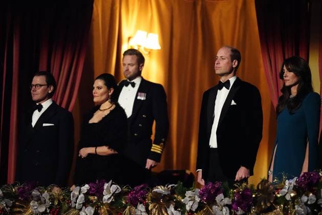 . 30 11 2023. London, United Kingdom. Prince William and Kate Middleton, the Prince and Princess of Wales with Crown Princess Victoria and Prince Daniel of Sweden at the Royal Variety Performance in London.  xi-Imagesx xPoolx IIM-24850-0034