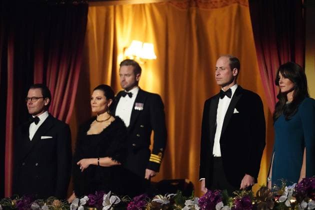 . 30 11 2023. London, United Kingdom. Prince William and Kate Middleton, the Prince and Princess of Wales with Crown Princess Victoria and Prince Daniel of Sweden at the Royal Variety Performance in London.  xi-Imagesx xPoolx IIM-24850-0035