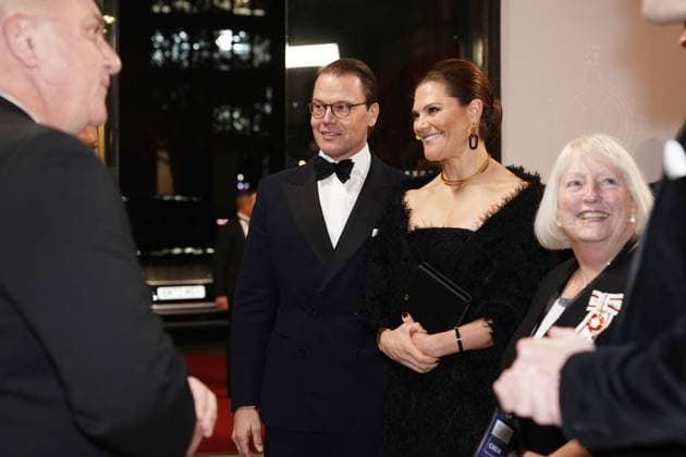 . 30 11 2023. London, United Kingdom. Crown Princess Victoria and Prince Daniel of Sweden at the Royal Variety Performance in London.  xi-Imagesx xPoolx IIM-24850-0042