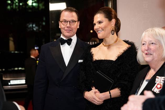 . 30 11 2023. London, United Kingdom. Crown Princess Victoria and Prince Daniel of Sweden at the Royal Variety Performance in London.  xi-Imagesx xPoolx IIM-24850-0043