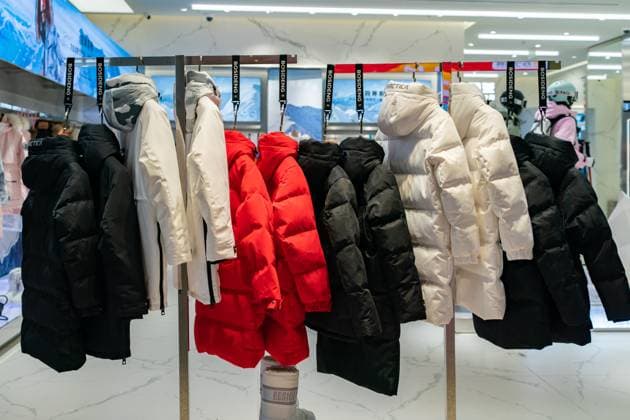 A Bosideng Down Jacket Store in Chongqing A Bosideng down jacket brand store is seen in Chongqing, China, on November 30, 2023. Chongqing Chongqing China  Copyright: xCFOTOx originalFilename: cfoto-abosiden231201_npO0e.jpg