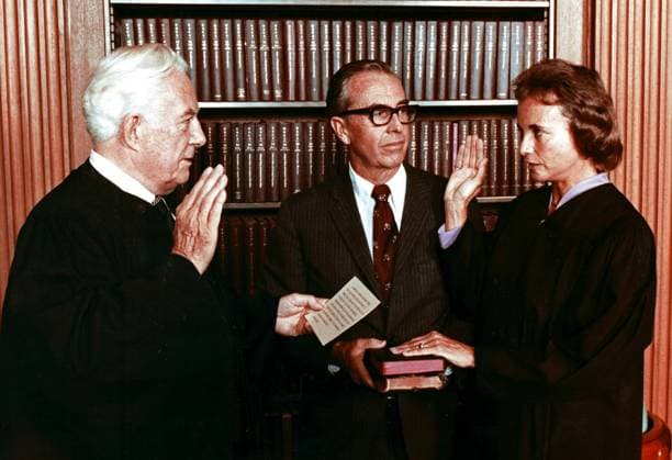 September 25, 1981, Washington, District of Columbia, USA: SANDRA DAY O CONNOR, right, is sworn-in as Associate Justice of the United States Supreme Court by Chief Justice of the United States WARREN BURGER, left, at the U.S. Supreme Court in Washington, D.C. on September 25, 1981. Her husband JOHN O CONNOR, center, looks on. Justice O Connor is the first woman on the Supreme Court, replacing Potter Stewart. Washington USA - ZUMAs152 19810925_zaa_s152_002 Copyright: xMichaelxEvansx