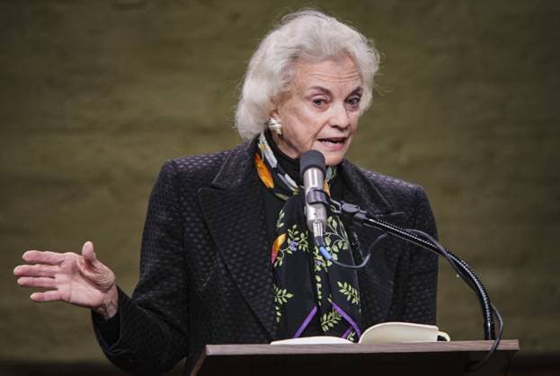 February 1, 2006, Scottsdale, Arizona, USA: Retired US Supreme Court Justice Sandra Day O Connor talks at the Kerr Cultural Center in Scottsdale. Scottsdale USA - ZUMAk94_ 20060202_zaf_k94_001 Copyright: xJackxKurtzx