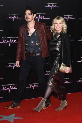 Kenny Doughty with partner Ashley Jensen arriving for the An Audience with Kylie concert at the Royal Albert Hall London, 01 12 2023 Foto:xS.xVasx xFuturexImagex audience_3348