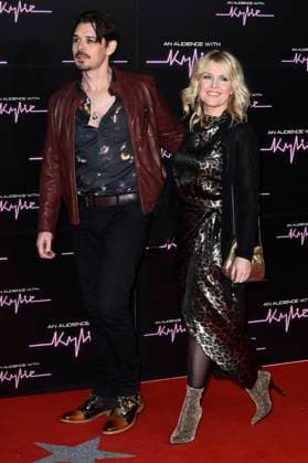 Kenny Doughty with partner Ashley Jensen arriving for the An Audience with Kylie concert at the Royal Albert Hall London, 01 12 2023 Foto:xS.xVasx xFuturexImagex audience_3349