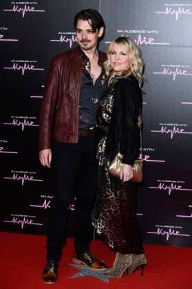 Kenny Doughty with partner Ashley Jensen arriving for the An Audience with Kylie concert at the Royal Albert Hall London, 01 12 2023 Foto:xS.xVasx xFuturexImagex audience_3352