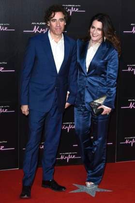Stephen Mangan with wife ouise Delamere arriving for the An Audience with Kylie concert at the Royal Albert Hall London, 01 12 2023 Foto:xS.xVasx xFuturexImagex audience_3382