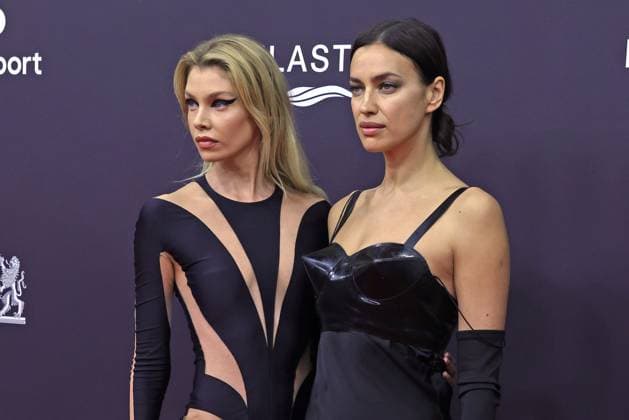 BAMBI Awards 2023 in Munich Stella Maxwell and Irina Shayk on the red carpet Bambi Awards 2023 on 16 11 2023 at the Bavaria Filmstudios Munich Bavaria, Germany