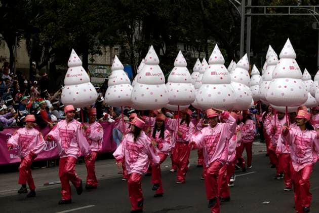 Bolo Fest Christmas Parade in Mexico City December 2, 2023, Mexico City, Mexico: Thousands of people attend the Bolo Fest Christmas parade on Reforma Avenue in Mexico City. on December 2, 2023 in Mexico City, Mexico (Photo by Luis Barron Eyepix Group). Copyright: xLuisxBarronx xEyepixxGroupx LB_20231202_6