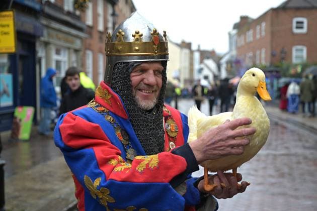 News Themen der Woche KW48 News Bilder des Tages Rochester Dickensian Festival Kent UK The Dickensian Christmas festival returns to Rochester for it s annual Christmas festival. The festival included The Seven Poor Travellers Procession and the candle lit Grand Parade. The festival has been held in Rochester since 1988 in celebration of the time Charles Dickens lived in the Kent town from 1817 to 1822 Rochester Kent UK Copyright: xMartinxDaltonx Dickensian_Festival_Kent_031223_MD_114
